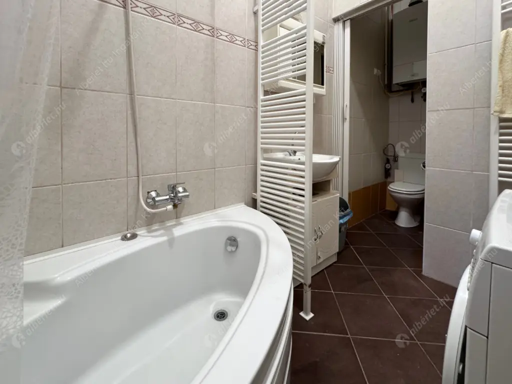 Kiadó albérlet 305000 Ft/hó áron: Budapest, I. kerület  Batthyány utca. Mérete: 73 nm, 3 szobás | Alberlet.hu - 6585112