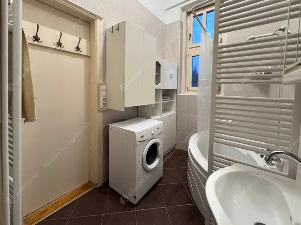 Kiadó albérlet 305000 Ft/hó áron: Budapest, I. kerület  Batthyány utca. Mérete: 73 nm, 3 szobás | Alberlet.hu - 6594014