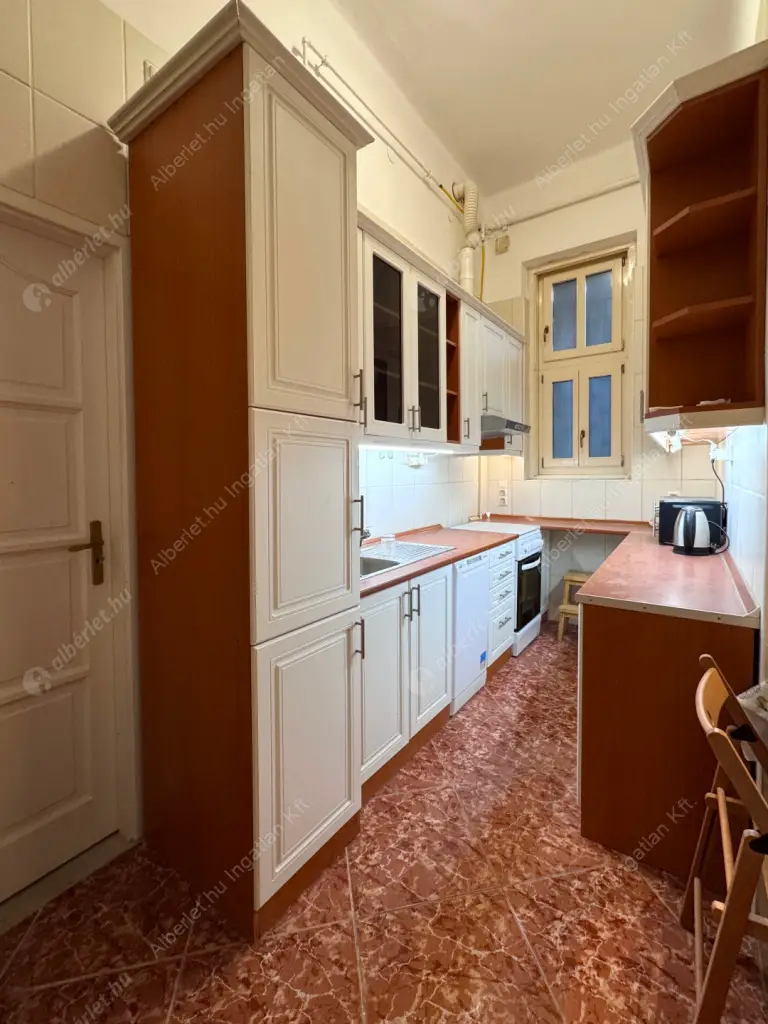 Kiadó albérlet 299000 Ft/hó áron: Budapest, I. kerület  Batthyány utca. Mérete: 73 nm, 3 szobás | Alberlet.hu - 6610329