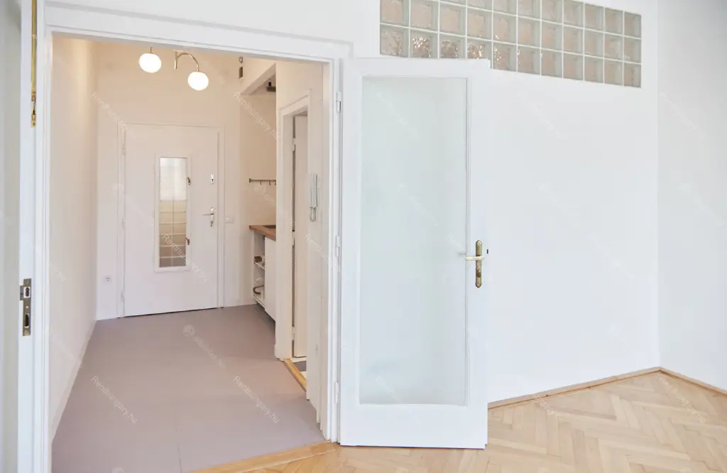 Kiadó albérlet 215000 Ft/hó áron: Budapest, I. kerület  Bem  rakpart . Mérete: 31 nm, 1 szobás | Alberlet.hu - 6661350