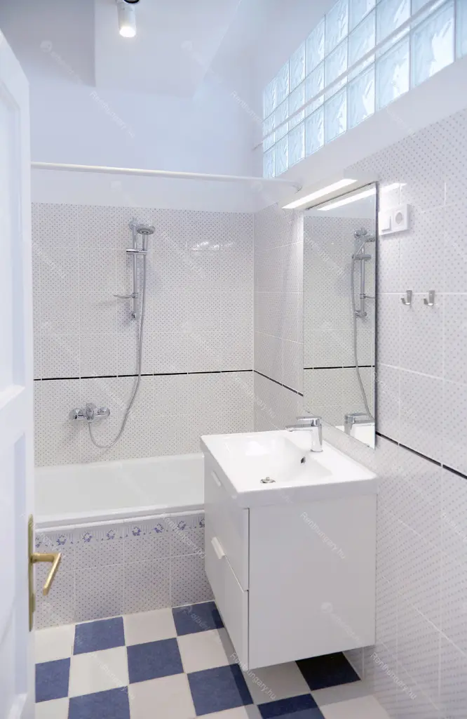 Kiadó albérlet 215000 Ft/hó áron: Budapest, I. kerület  Bem  rakpart . Mérete: 31 nm, 1 szobás | Alberlet.hu - 6661351