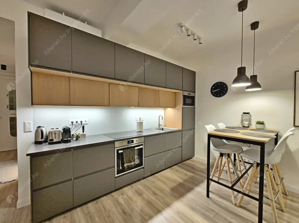 Kiadó albérlet 350000 Ft/hó áron: Budapest, I. kerület  Feszty Árpád utca. Mérete: 57 nm, 2 szobás | Alberlet.hu - 6607345