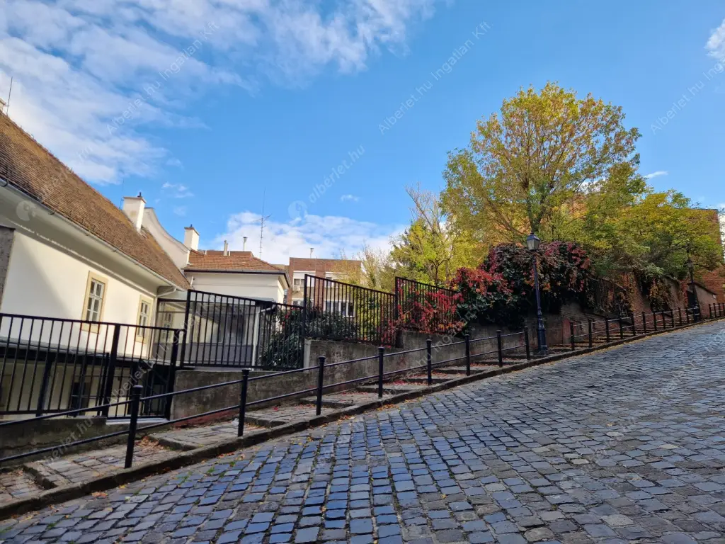 Kiadó albérlet 310000 Ft/hó áron: Budapest, I. kerület  Fiath János utca. Mérete: 48 nm, 2 szobás | Alberlet.hu - 6581388