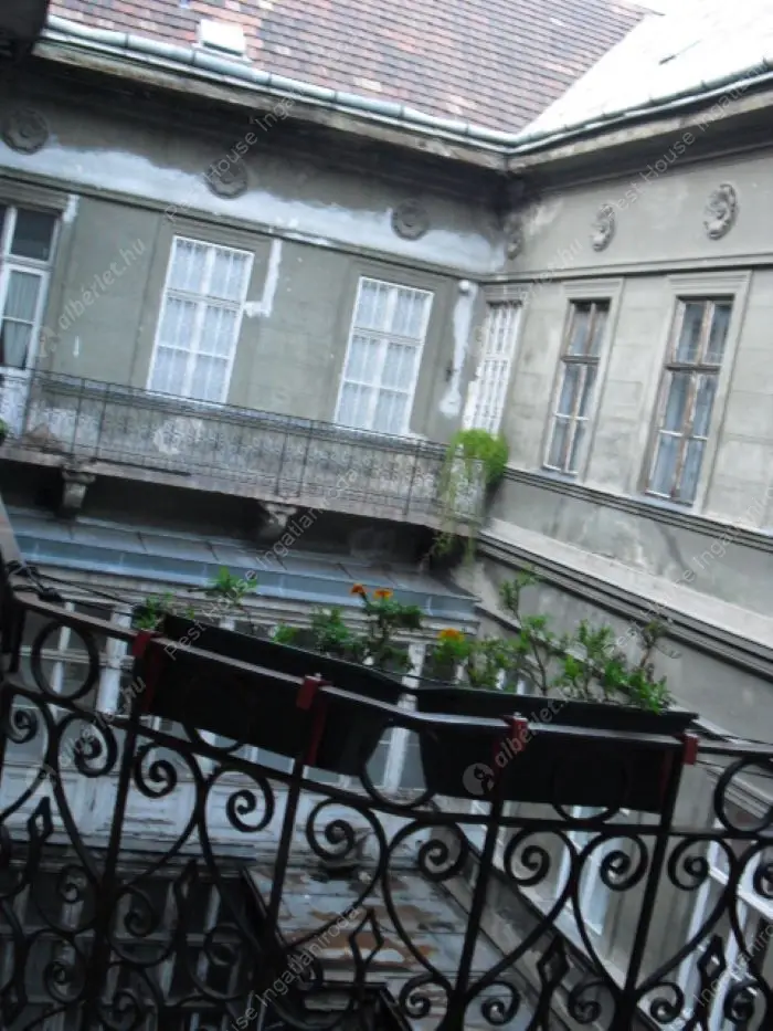 Kiadó albérlet 245000 Ft/hó áron: Budapest, I. kerület  Fő utca. Mérete: 35 nm, 1 szobás | Alberlet.hu - 6546021