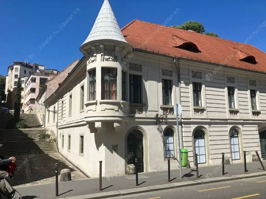 Kiadó albérlet 630000 Ft/hó áron: Budapest, I. kerület  Fő utca. Mérete: 96 nm, 2 szobás | Alberlet.hu - 6611680