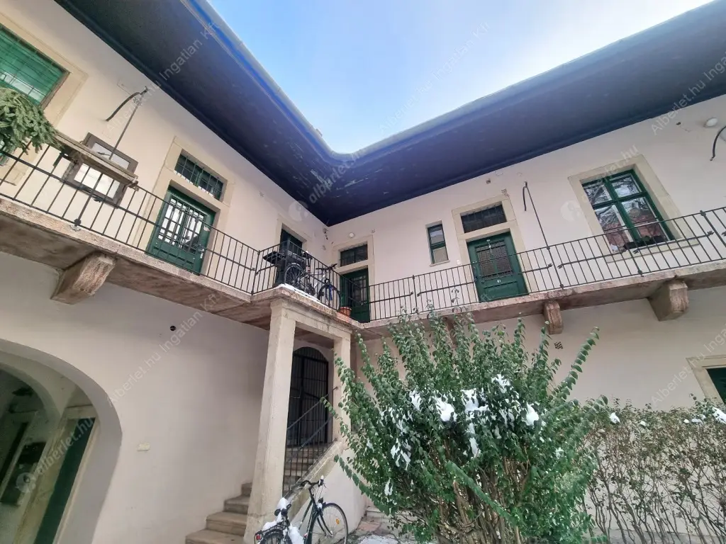 Kiadó albérlet 590000 Ft/hó áron: Budapest, I. kerület  Fő utca. Mérete: 96 nm, 3 szobás | Alberlet.hu - 6619725