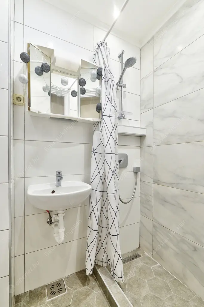 Kiadó albérlet 230000 Ft/hó áron: Budapest, I. kerület  Hattyú utca. Mérete: 35 nm, 2 szobás | Alberlet.hu - 5172159