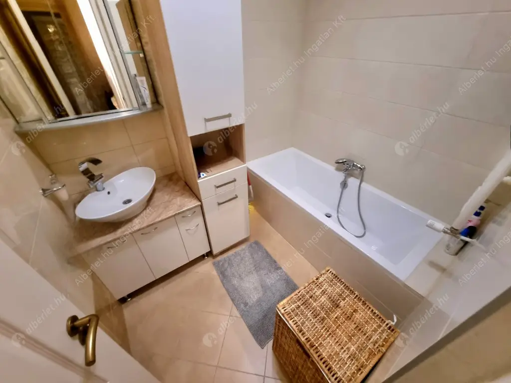 Kiadó albérlet 255000 Ft/hó áron: Budapest, I. kerület  Hattyú utca. Mérete: 46 nm, 2 szobás | Alberlet.hu - 6584403