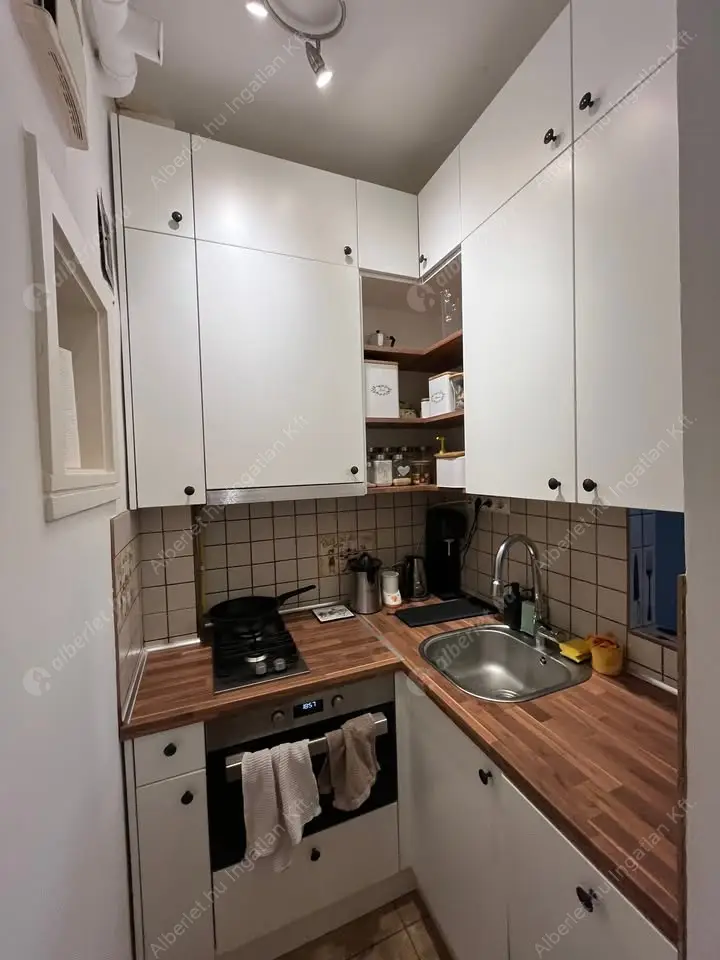 Kiadó albérlet 255000 Ft/hó áron: Budapest, I. kerület  Hattyú utca. Mérete: 46 nm, 2 szobás | Alberlet.hu - 6584411