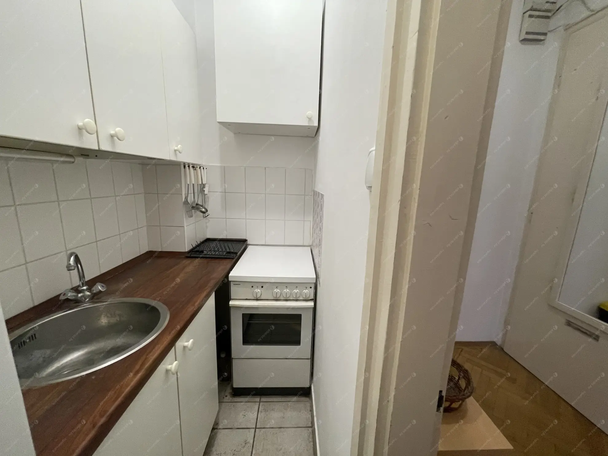 Kiadó albérlet 180000 Ft/hó áron: Budapest, I. kerület  Hunyadi János út. Mérete: 30 nm, 1 szobás | Alberlet.hu - 6601385