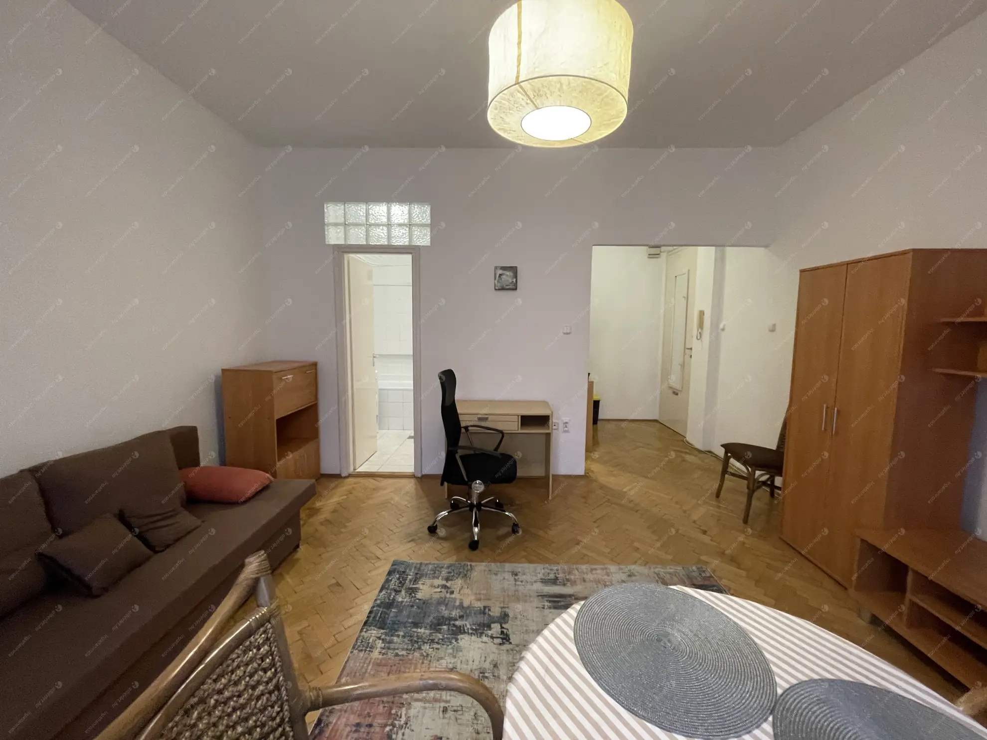 Kiadó albérlet 180000 Ft/hó áron: Budapest, I. kerület  Hunyadi János út. Mérete: 30 nm, 1 szobás | Alberlet.hu - 6601391