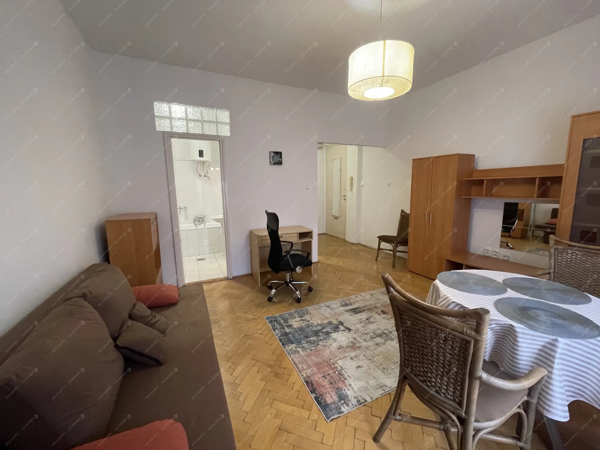 Kiadó albérlet 180000 Ft/hó áron: Budapest, I. kerület  Hunyadi János út. Mérete: 30 nm, 1 szobás | Alberlet.hu - 6601392