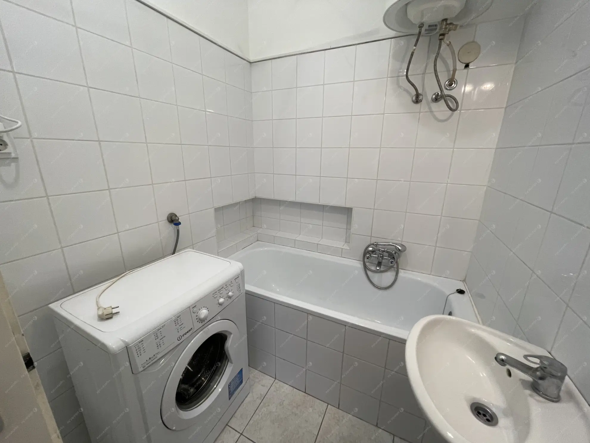 Kiadó albérlet 180000 Ft/hó áron: Budapest, I. kerület  Hunyadi János út. Mérete: 30 nm, 1 szobás | Alberlet.hu - 6601394