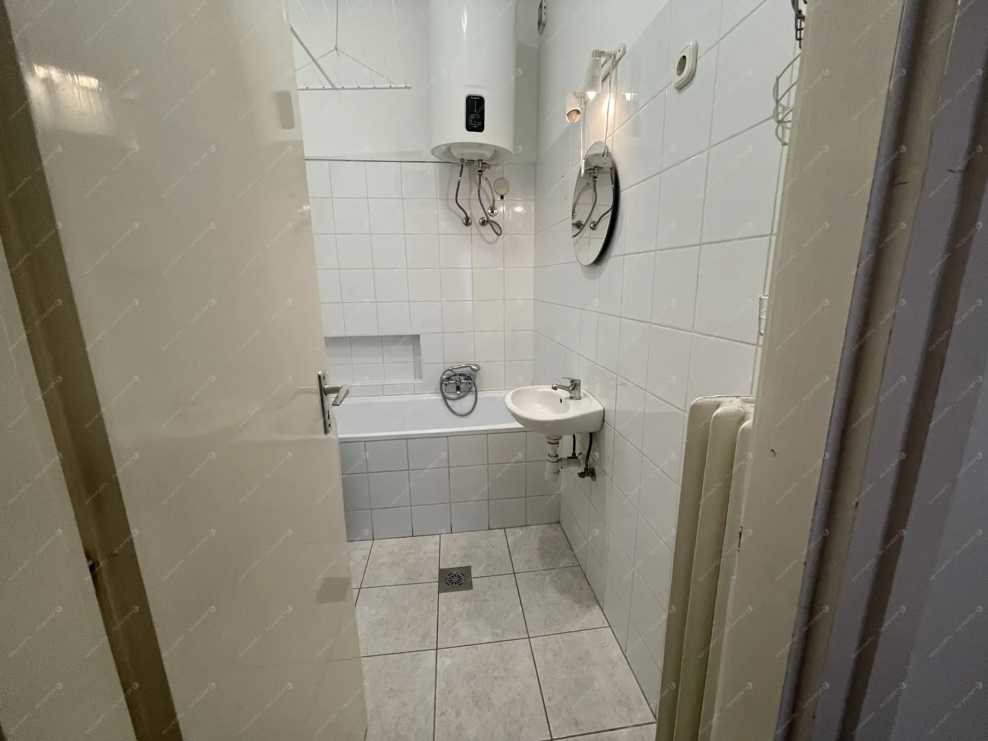 Kiadó albérlet 180000 Ft/hó áron: Budapest, I. kerület  Hunyadi János út. Mérete: 30 nm, 1 szobás | Alberlet.hu - 6601396