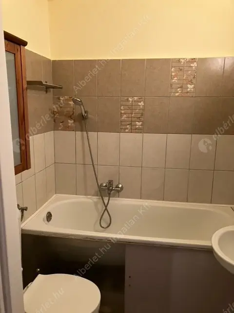 Kiadó albérlet 260000 Ft/hó áron: Budapest, I. kerület  Hunyadi János út. Mérete: 44 nm, 2 szobás | Alberlet.hu - 6529482