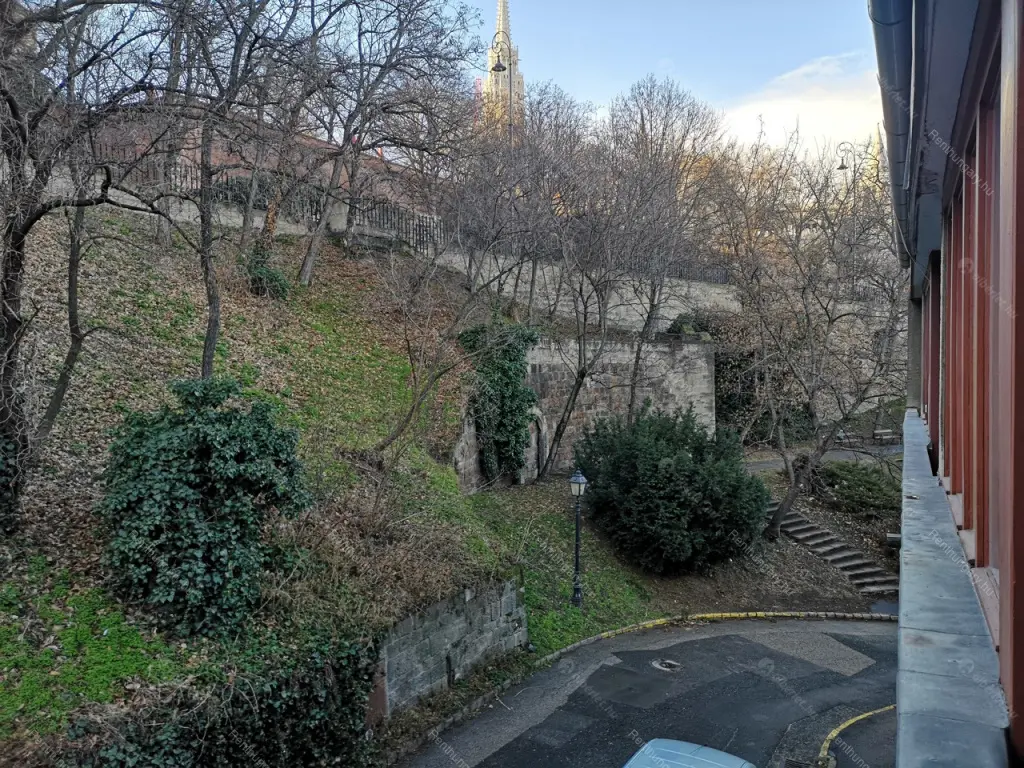 Kiadó albérlet 290000 Ft/hó áron: Budapest, I. kerület  Hunyadi János út. Mérete: 67 nm, 2 szobás | Alberlet.hu - 6708071