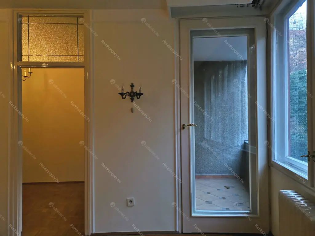 Kiadó albérlet 290000 Ft/hó áron: Budapest, I. kerület  Hunyadi János út. Mérete: 67 nm, 2 szobás | Alberlet.hu - 6708072