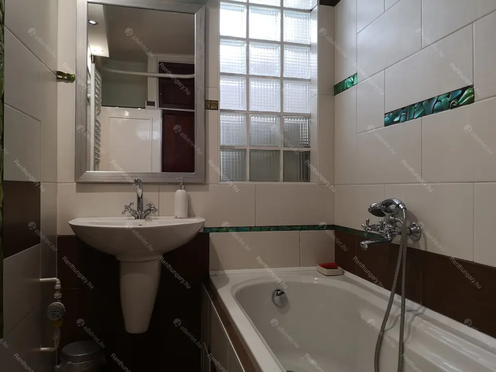 Kiadó albérlet 290000 Ft/hó áron: Budapest, I. kerület  Hunyadi János út. Mérete: 67 nm, 2 szobás | Alberlet.hu - 6708076