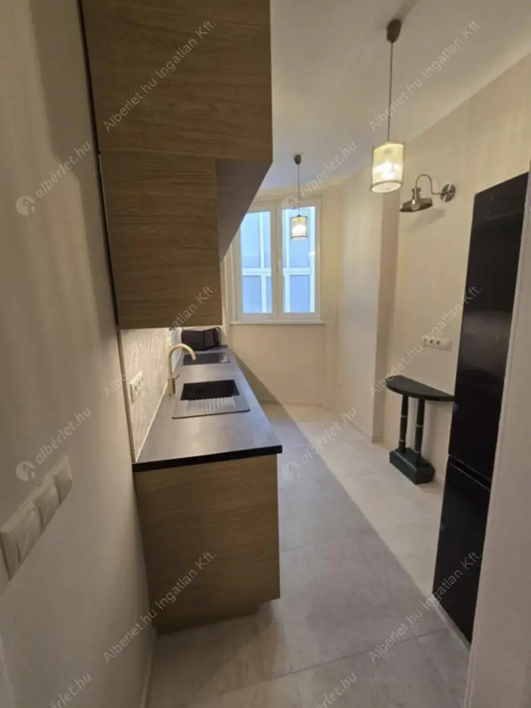Kiadó albérlet 370000 Ft/hó áron: Budapest, I. kerület  Hunyadi János út. Mérete: 72 nm, 2 szobás | Alberlet.hu - 6578714