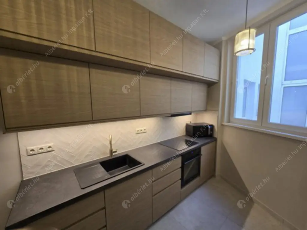 Kiadó albérlet 340000 Ft/hó áron: Budapest, I. kerület  Hunyadi János út. Mérete: 72 nm, 2 szobás | Alberlet.hu - 6616177