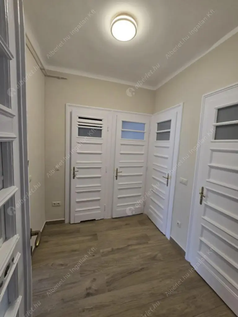 Kiadó albérlet 340000 Ft/hó áron: Budapest, I. kerület  Hunyadi János út. Mérete: 72 nm, 2 szobás | Alberlet.hu - 6616180