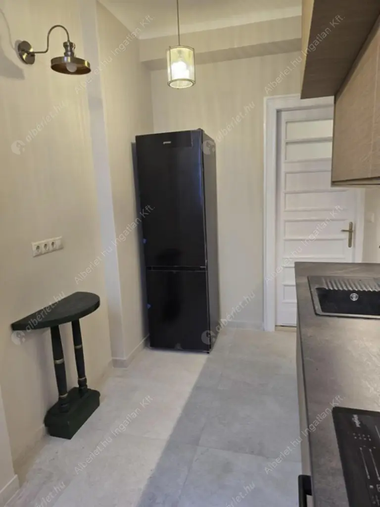 Kiadó albérlet 340000 Ft/hó áron: Budapest, I. kerület  Hunyadi János út. Mérete: 72 nm, 2 szobás | Alberlet.hu - 6616184