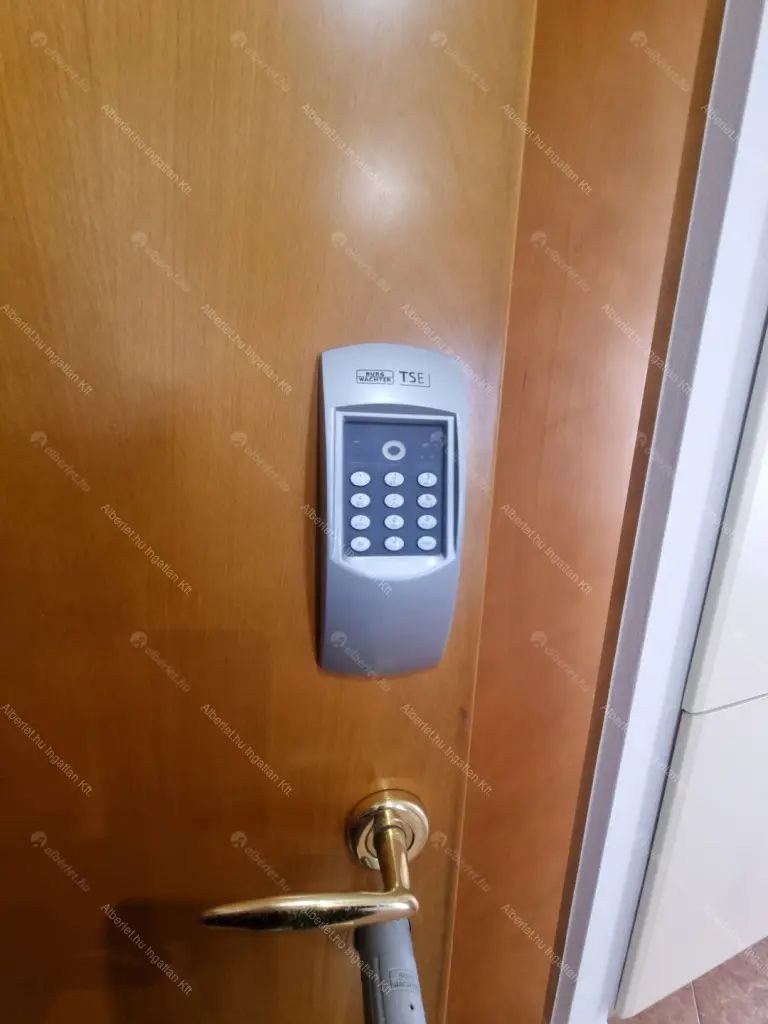 Kiadó albérlet 279000 Ft/hó áron: Budapest, I. kerület  Lisznyai utca. Mérete: 56 nm, 2 szobás | Alberlet.hu - 6675532