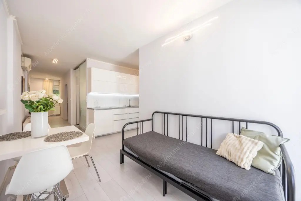 Kiadó albérlet 369000 Ft/hó áron: Budapest, I. kerület  Naphegy utca. Mérete: 55 nm, 1 szobás | Alberlet.hu - 6605109