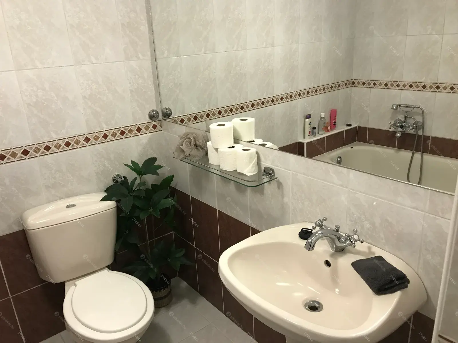 Kiadó albérlet 245000 Ft/hó áron: Budapest, I. kerület  Országház utca. Mérete: 30 nm, 1 szobás | Alberlet.hu - 6656823