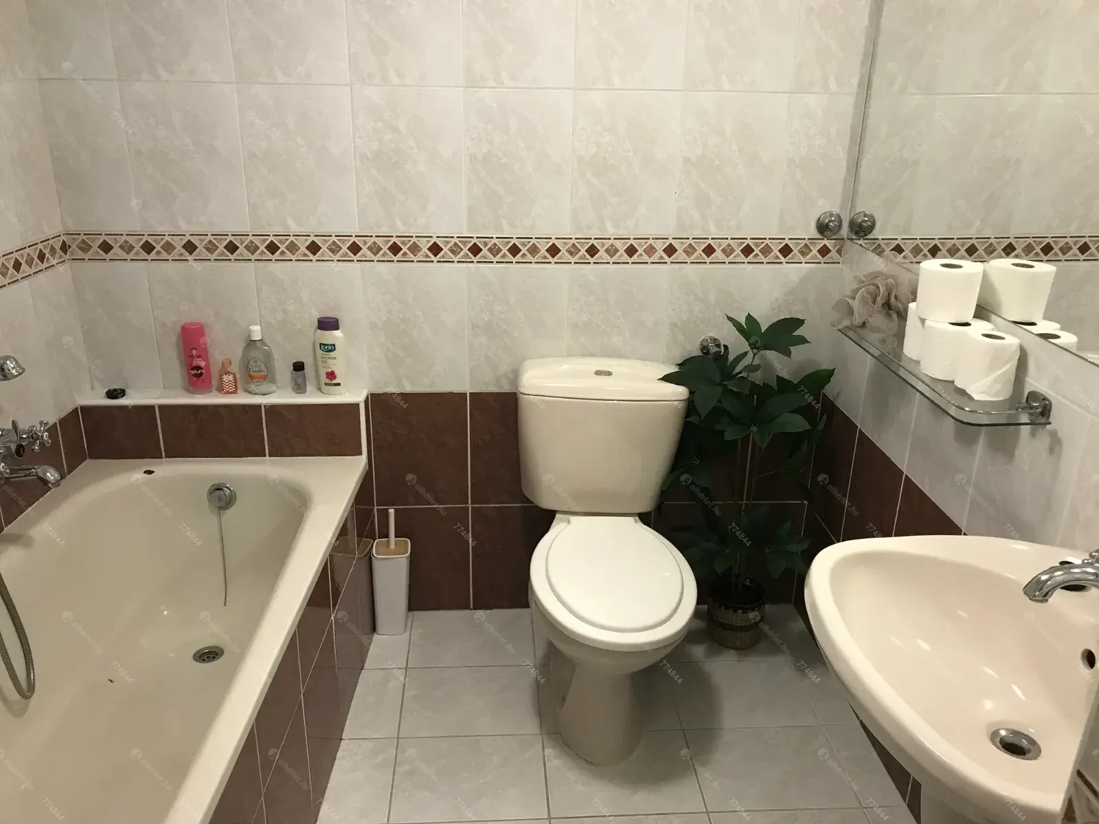 Kiadó albérlet 245000 Ft/hó áron: Budapest, I. kerület  Országház utca. Mérete: 30 nm, 1 szobás | Alberlet.hu - 6656824