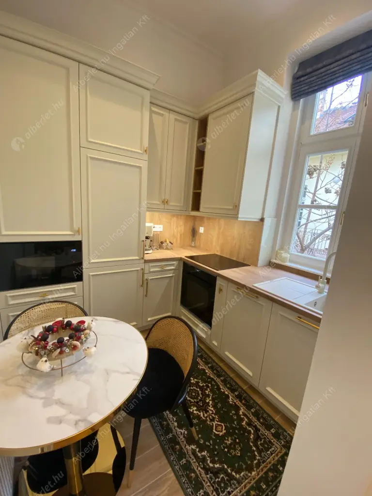 Kiadó albérlet 990000 Ft/hó áron: Budapest, I. kerület  Országház utca. Mérete: 47 nm, 1 szobás | Alberlet.hu - 6638574