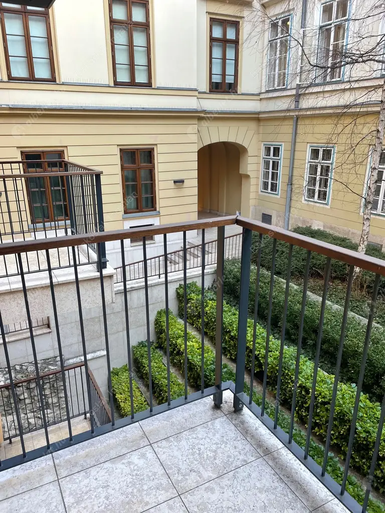 Kiadó albérlet 539000 Ft/hó áron: Budapest, I. kerület  Országház utca. Mérete: 63 nm, 2 szobás | Alberlet.hu - 5508894