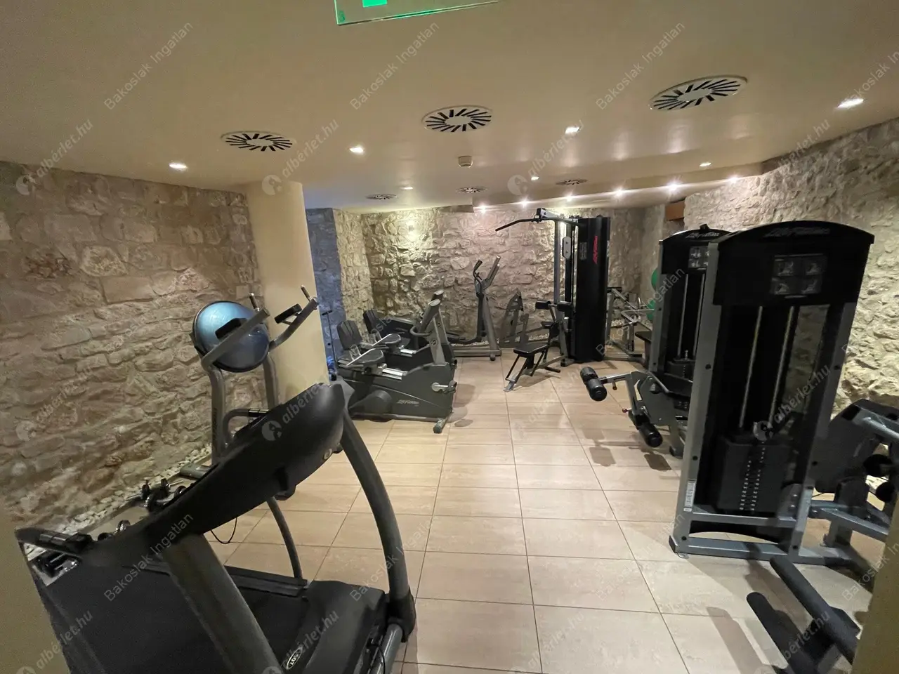 Kiadó albérlet 539000 Ft/hó áron: Budapest, I. kerület  Országház utca. Mérete: 63 nm, 2 szobás | Alberlet.hu - 5508921