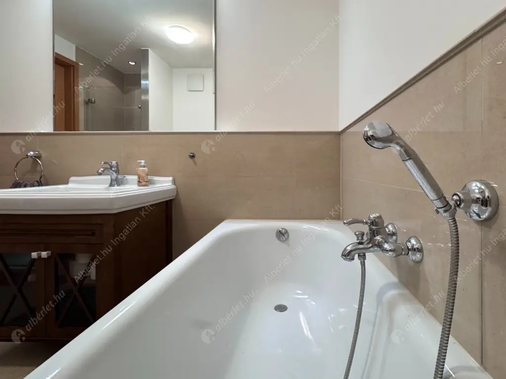 Kiadó albérlet 487000 Ft/hó áron: Budapest, I. kerület  Országház utca. Mérete: 63 nm, 2 szobás | Alberlet.hu - 6606066