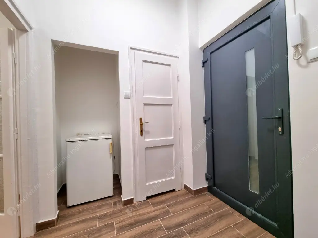 Kiadó albérlet 219000 Ft/hó áron: Budapest, I. kerület  Széna tér. Mérete: 45 nm, 1 szobás | Alberlet.hu - 6619850