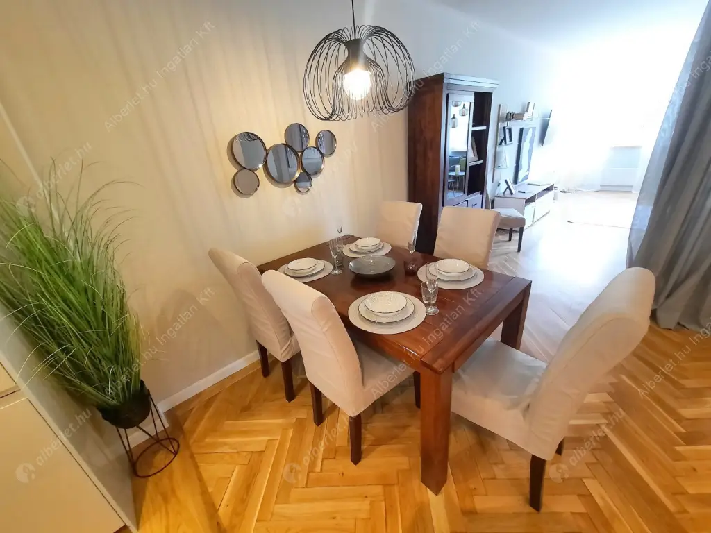 Kiadó albérlet 540000 Ft/hó áron: Budapest, I. kerület  Szentháromság tér. Mérete: 51 nm, 1 szobás | Alberlet.hu - 6625324