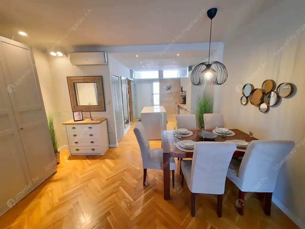 Kiadó albérlet 540000 Ft/hó áron: Budapest, I. kerület  Szentháromság tér. Mérete: 51 nm, 1 szobás | Alberlet.hu - 6625327