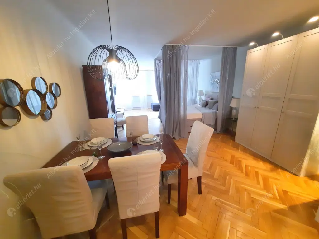 Kiadó albérlet 540000 Ft/hó áron: Budapest, I. kerület  Szentháromság tér. Mérete: 51 nm, 1 szobás | Alberlet.hu - 6625328