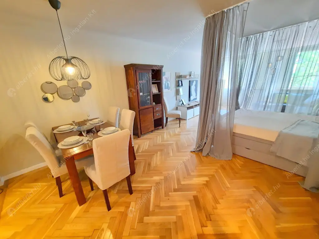 Kiadó albérlet 540000 Ft/hó áron: Budapest, I. kerület  Szentháromság tér. Mérete: 51 nm, 1 szobás | Alberlet.hu - 6625329