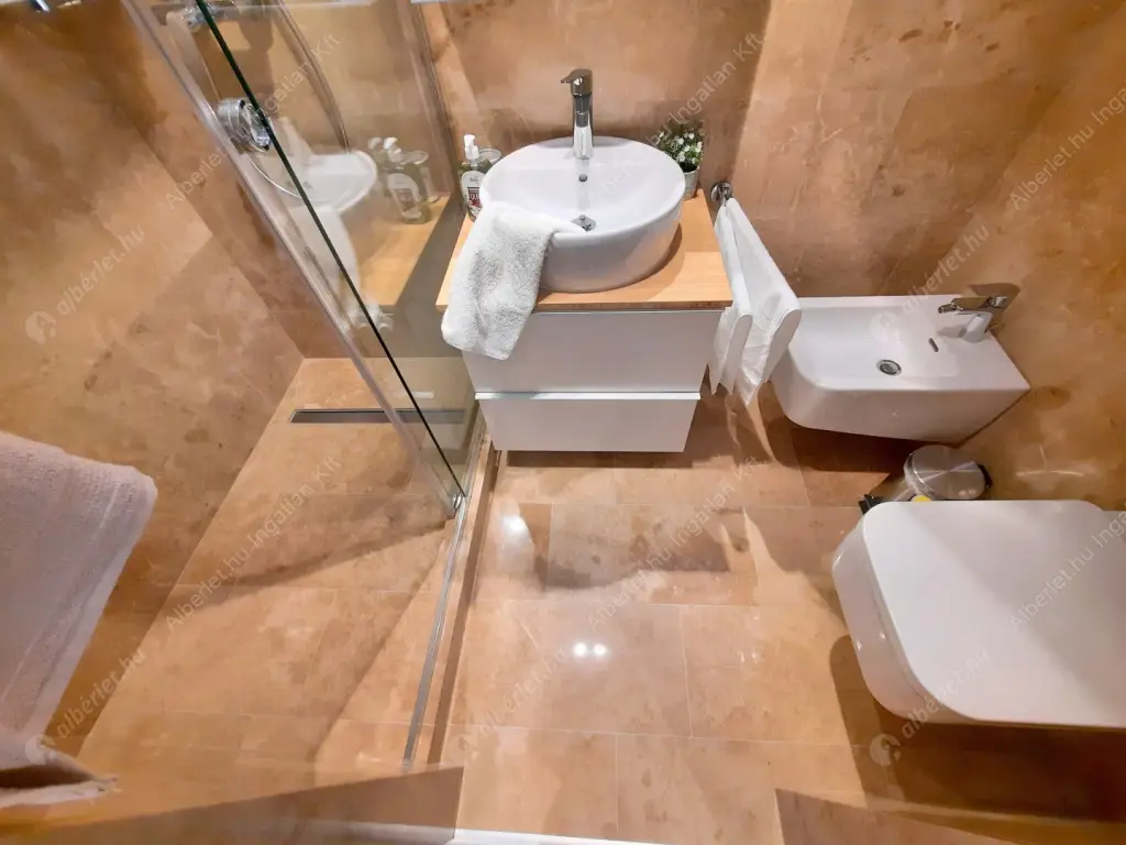 Kiadó albérlet 540000 Ft/hó áron: Budapest, I. kerület  Szentháromság tér. Mérete: 51 nm, 1 szobás | Alberlet.hu - 6625331