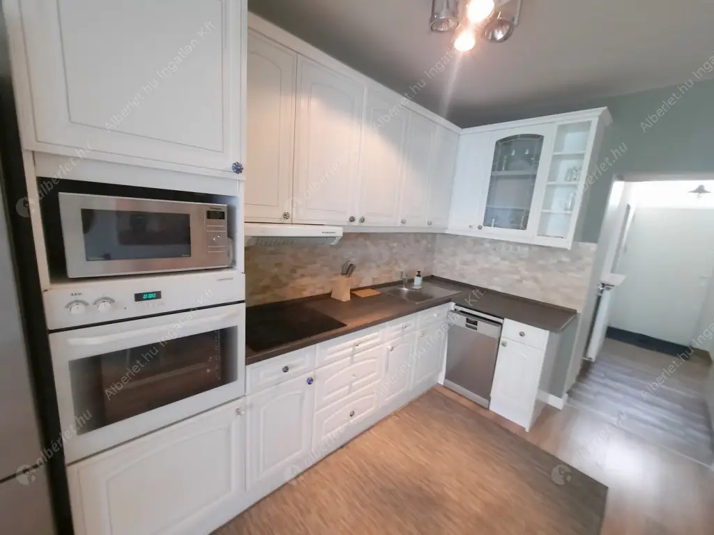 Kiadó albérlet 656000 Ft/hó áron: Budapest, I. kerület  Szentháromság tér. Mérete: 78 nm, 2 szobás | Alberlet.hu - 6625333