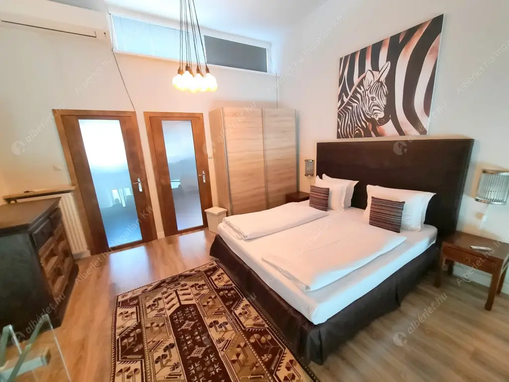 Kiadó albérlet 656000 Ft/hó áron: Budapest, I. kerület  Szentháromság tér. Mérete: 78 nm, 2 szobás | Alberlet.hu - 6625340