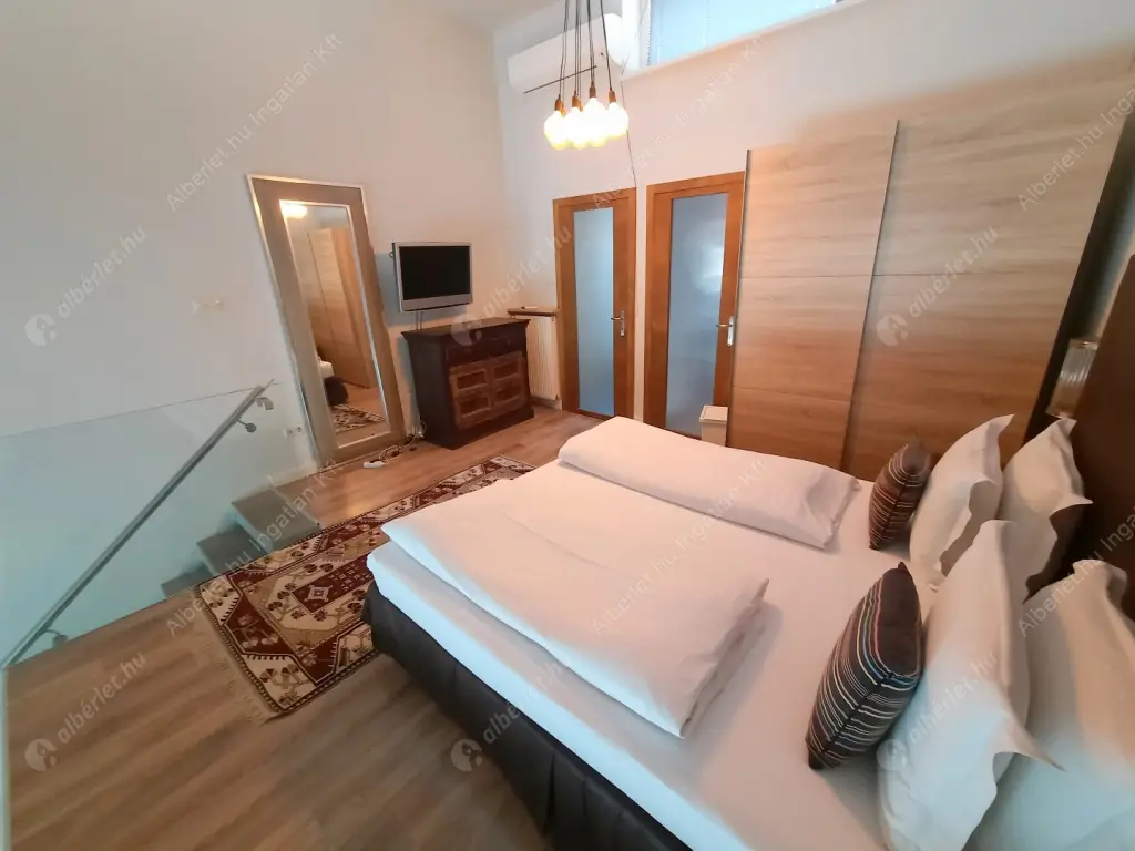 Kiadó albérlet 656000 Ft/hó áron: Budapest, I. kerület  Szentháromság tér. Mérete: 78 nm, 2 szobás | Alberlet.hu - 6625341