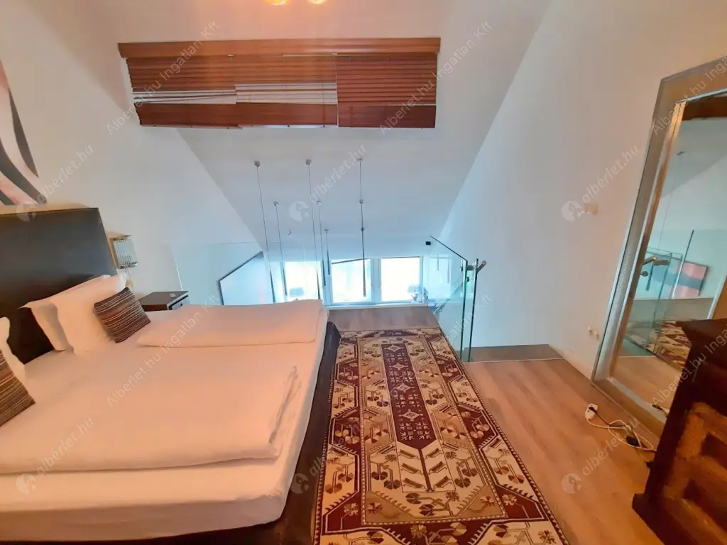 Kiadó albérlet 656000 Ft/hó áron: Budapest, I. kerület  Szentháromság tér. Mérete: 78 nm, 2 szobás | Alberlet.hu - 6625342