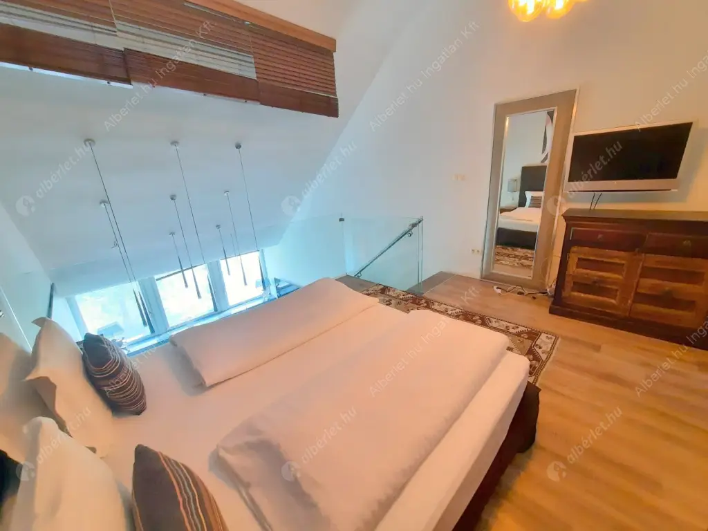 Kiadó albérlet 656000 Ft/hó áron: Budapest, I. kerület  Szentháromság tér. Mérete: 78 nm, 2 szobás | Alberlet.hu - 6625343