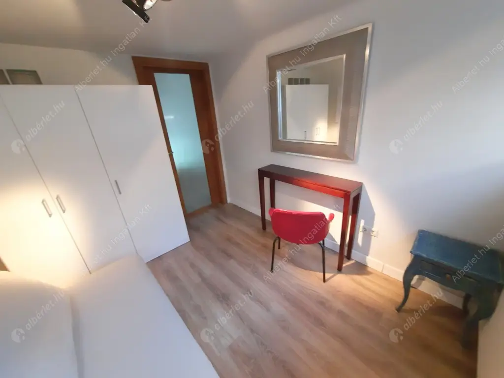 Kiadó albérlet 656000 Ft/hó áron: Budapest, I. kerület  Szentháromság tér. Mérete: 78 nm, 2 szobás | Alberlet.hu - 6625344