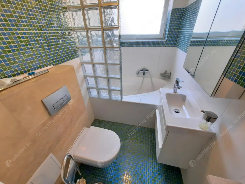 Kiadó albérlet 656000 Ft/hó áron: Budapest, I. kerület  Szentháromság tér. Mérete: 78 nm, 2 szobás | Alberlet.hu - 6625346