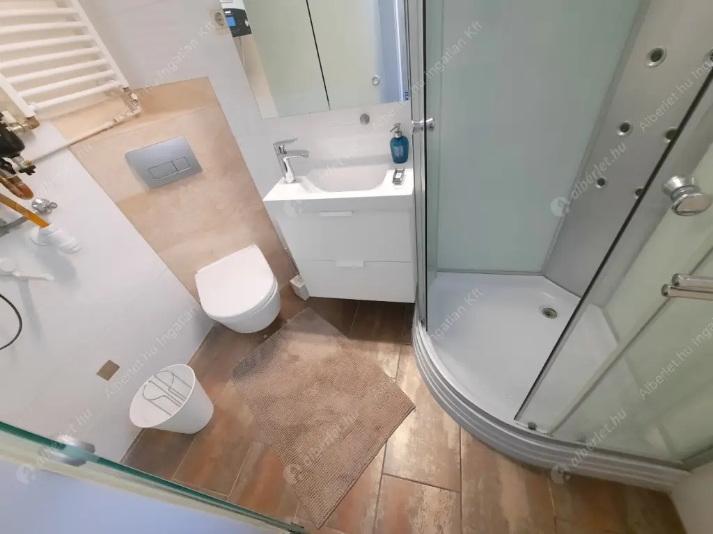 Kiadó albérlet 656000 Ft/hó áron: Budapest, I. kerület  Szentháromság tér. Mérete: 78 nm, 2 szobás | Alberlet.hu - 6625347