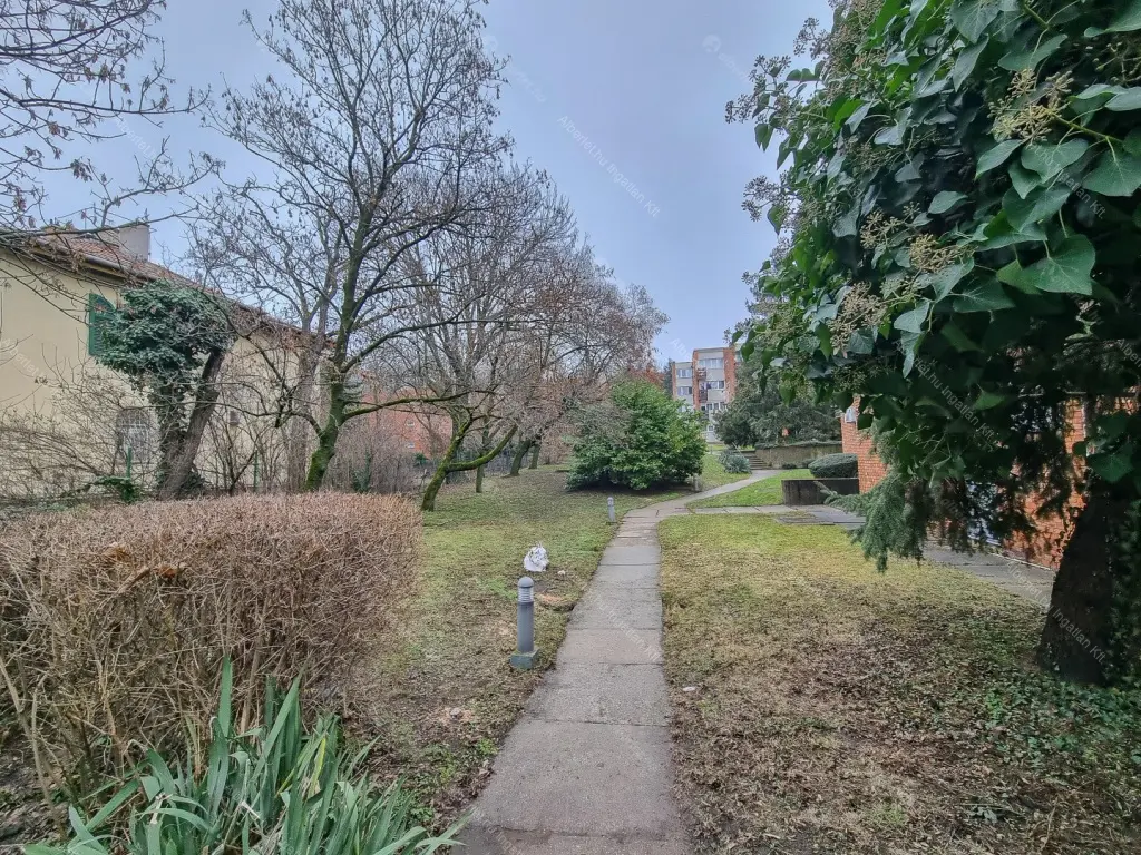 Kiadó albérlet 350000 Ft/hó áron: Budapest, I. kerület  Szirtes út. Mérete: 46 nm, 2 szobás | Alberlet.hu - 6645126