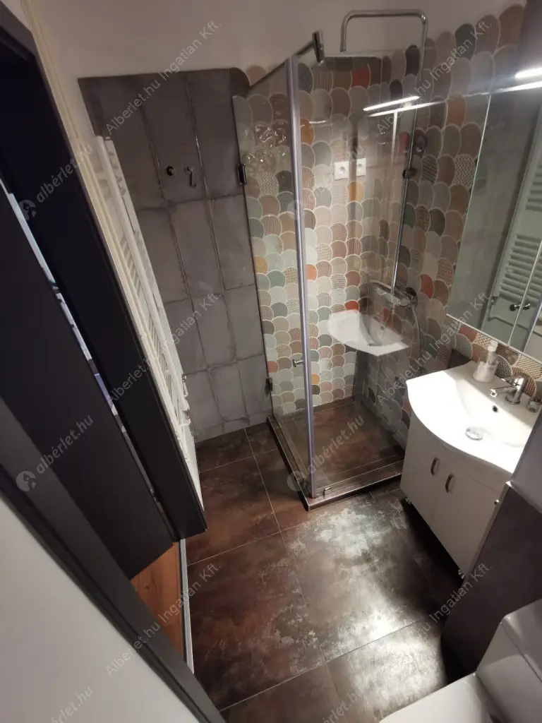 Kiadó albérlet 600000 Ft/hó áron: Budapest, I. kerület  Toldy Ferenc utca. Mérete: 105 nm, 5 szobás | Alberlet.hu - 6572994